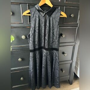 Women’s Lark and Ro Black Velvet and Lace Dress size L